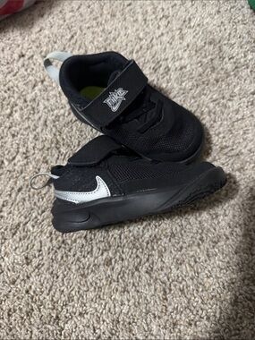 Nike Kids' Black & Silver Velcro Athletic Shoes